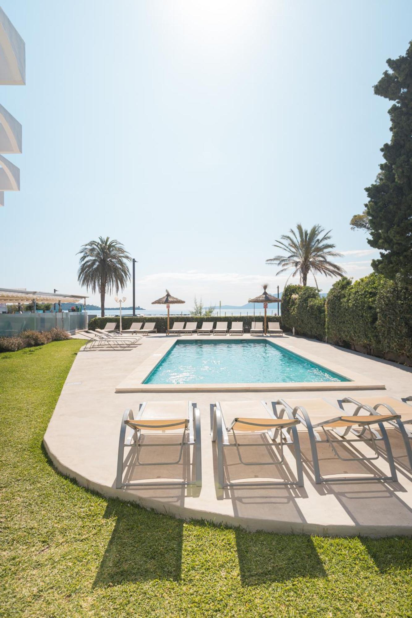 Apartamentos Bellamar Port de Pollenca Bagian luar foto